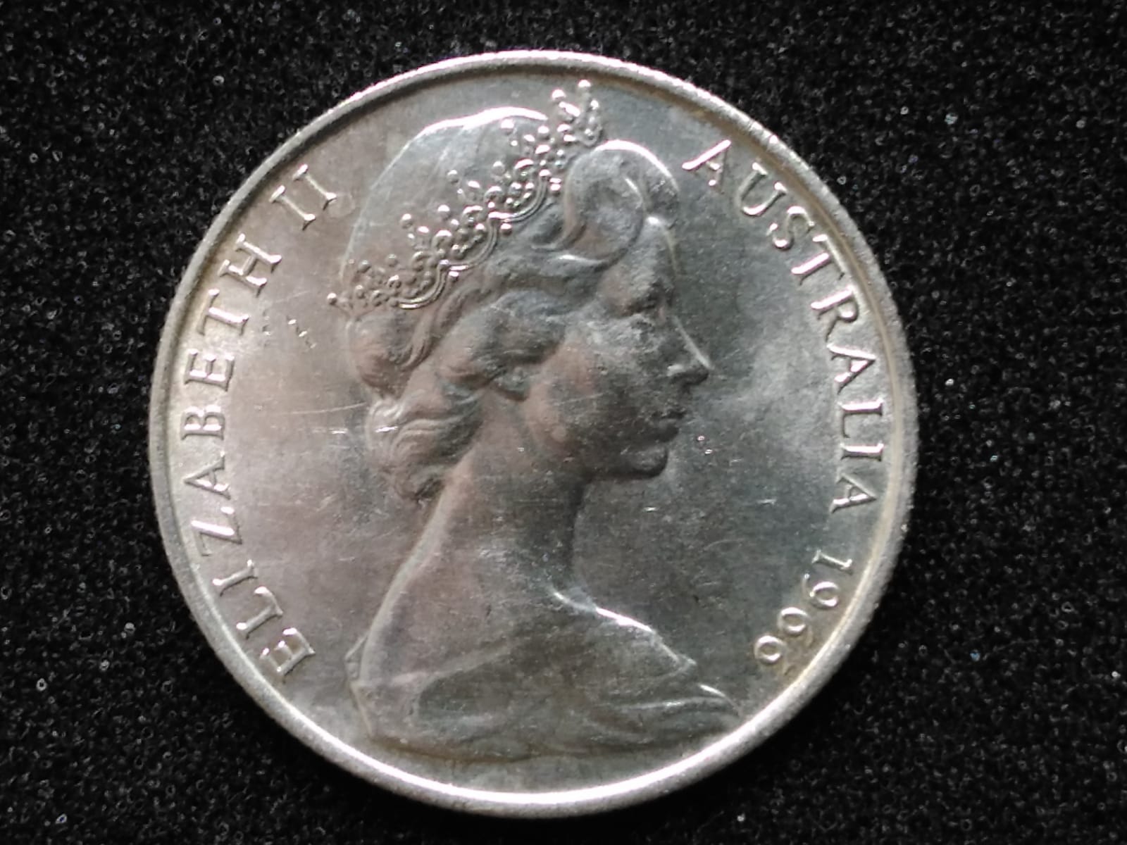 Weight-And-Dimension-Of-An-Australia-50-Cents-Elizabeth-II-1966-Ag-0.8-Coin